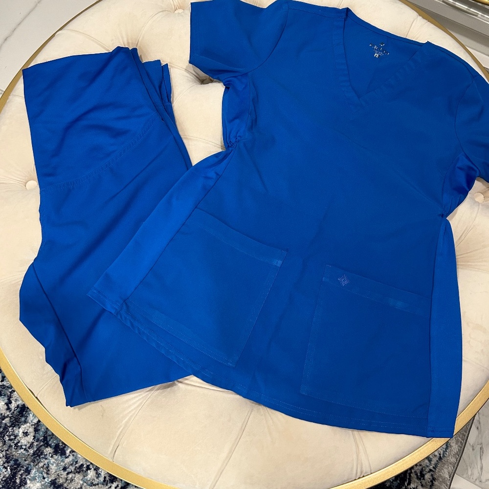 MedCouture maternity scrubs XS